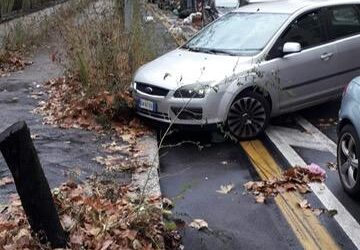 VIA ISOLE CURZOLANE ALLAGAMENTI, TRAFFICO, SOSTE SCOMPARSE E UNA CICLABILE IN STATO DI ABBANDONO