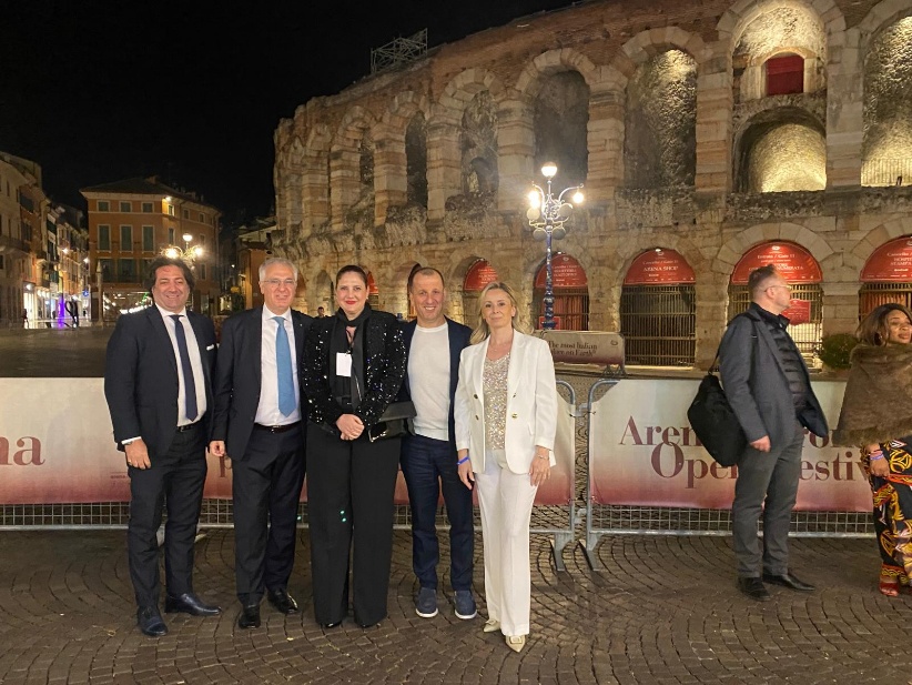 “CAMPIONI DEL MONDO. ITALIA LOVES UNESCO”: VERONA INCANTA IL MONDO CON LA LIRICA I E SAPORI D’ITALIA